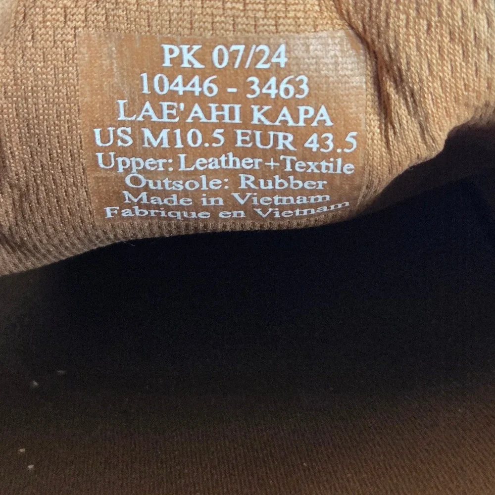 OluKai Lae'ahi Kapa Mens 10.5 Tan Brown Corduroy Leather Slip On Sneakers 10446